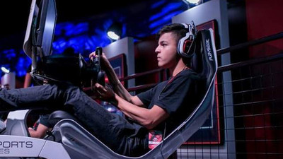 Türk pilot Cem Bölükbaşı Formula 1 Espor finalinde 