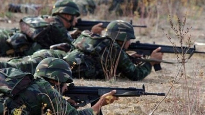 Diyarbakır'da teröristlerle çatışma çıktı