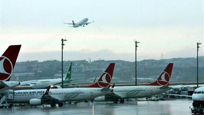 Uçaklar lodos nedeniyle havada tur atıyor