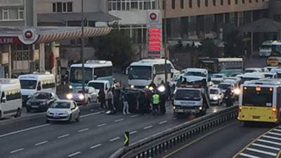 İstanbul'da E-5'te feci kaza: Trafik kilit !