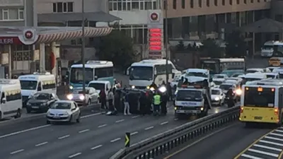 İstanbul'da E-5'te feci kaza: Trafik kilit !