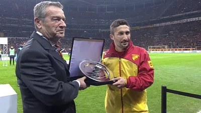 Galatasaray'dan Sabri Sarıoğlu’na plaket 
