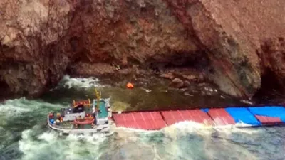 Yunanistan'da Türk kuru yük gemisi karaya oturdu