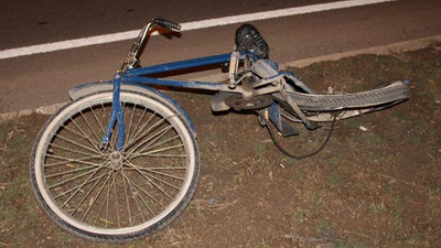 Bisiklete otomobil çarptı: 1 ölü, 1 yaralı