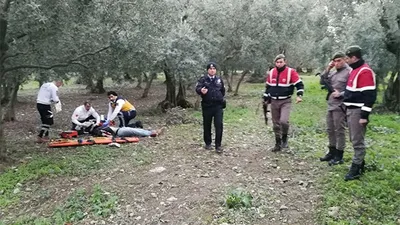 Kız arkadaşını bekliyordu...