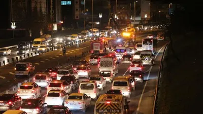 İstanbul'u kilitleyen kaza ! Metrobüs seferleri de aksadı
