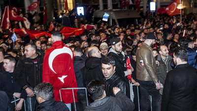 Hollanda'dan bir skandal daha ! O Türkler davalık oldu