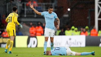 Manchester City'i yıkan sakatlık ! Sedyeyle götürüldü...