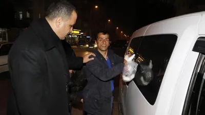 Eşini başka biriyle yatakta yakalayan koca dehşet saçtı
