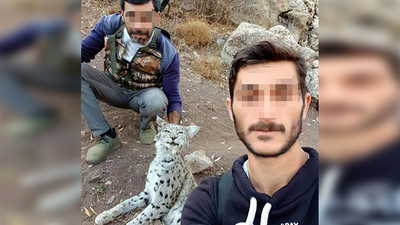 Öldürdükleri vaşakla böyle poz verdiler !