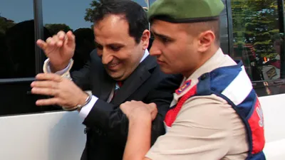 Duruşmaya sırıta sırıta geldi !
