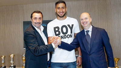 Donnarumma Milan'da kaldı