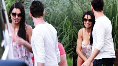 Adriana Lima ile Metin Hara Bodrum sokaklarında el ele
