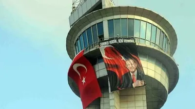 Atatürk Havalimanı'nda ''canımızı verdik sen vermedik'' pankartı