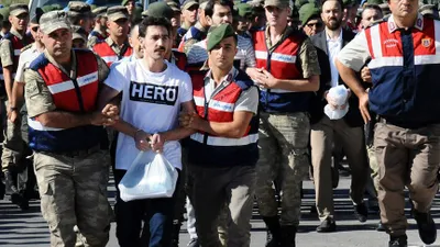 Hero tişörtünün satışı durduruldu