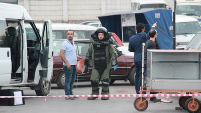 Eşini korkutmak için yaptığı pes dedirtti