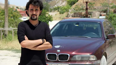 Babasına kızıp arabasını ilana verdi