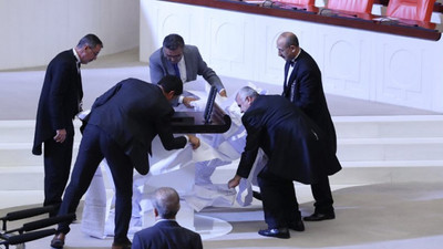 CHP’li Tanrıkulu’ndan Meclis’te tarihi protesto