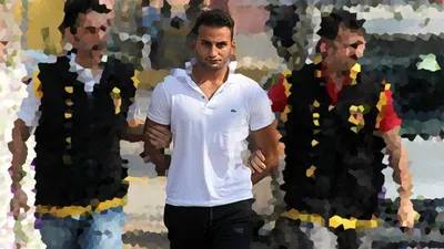 Yok böyle firar ! Demir parmaklıkları elleriyle büktü