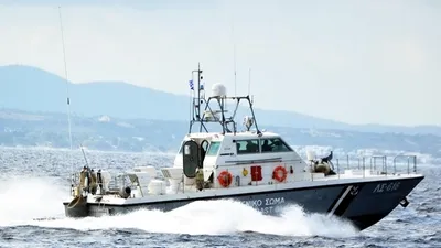 Yunan botu Türk Sahil Güvenliği'ni görünce...