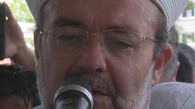 Mehmet Görmez gözyaşlarını tutamadı