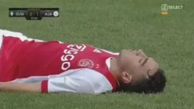 Genç futbolcu maç esnasında yere yığıldı