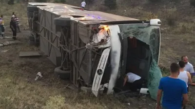 Yolcu otobüsü ineğe çarptı, sonrası facia !