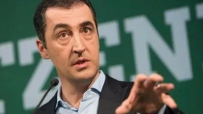 Cem Özdemir Türk öğretmenlere de karşı !