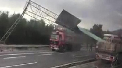 TEM'de TIR kazası ! Yol trafiğe kapandı