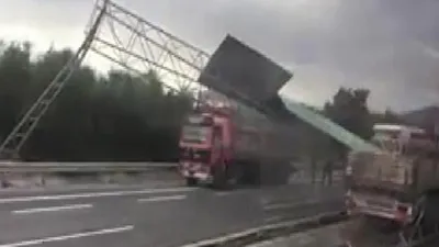 TEM'de TIR kazası ! Yol trafiğe kapandı