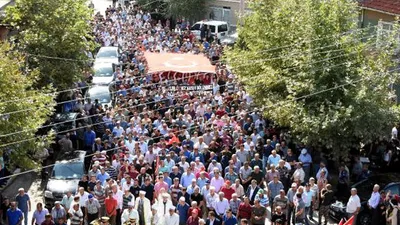 Şehit askeri 10 bin kişi uğurladı