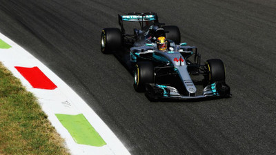 Lewis Hamilton zirveye yerleşti !