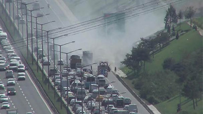 İstanbul'u kilitleyen olay ! TEM'de trafik durdu