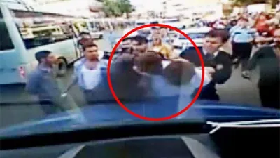 Polis minibüsçüyü böyle gözaltına aldı!