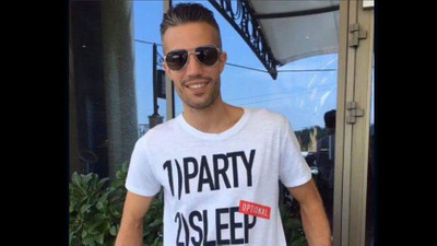 Van Persie'den taraftarı çıldırtan tişört !