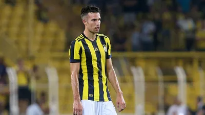 Feyenoord'dan sürpriz Persie kararı !
