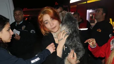 Kendisinden ayrılan kız arkadaşını dövüp evini yaktı