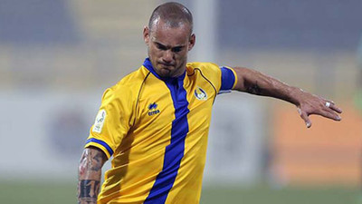 Wesley Sneijder ilk golünü attı