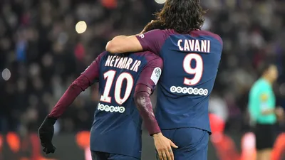 Cavani rekor kırdı, PSG fark attı !