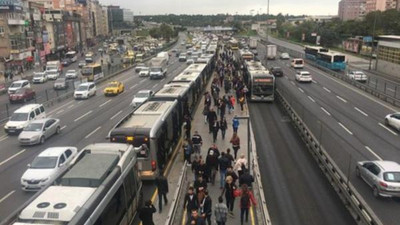 Metrobüs arızalanınca kuyruk oluştu