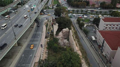 İstanbul'da tarihi sur çöktü