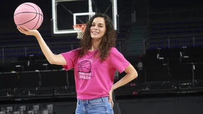 Pembe giyene ücretsiz bilet !