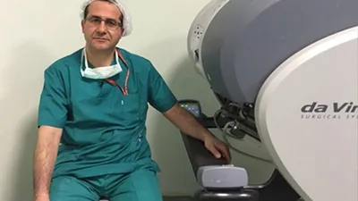 Hastane önünde dehşet ! Profesörü dövdüler