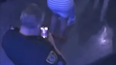 Sapık polis kameralara yakalandı