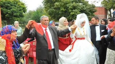 24 çocuğu 200 torunu var ! Son çocuğunu da evlendirdi
