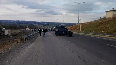 Diyarbakır'da bir araç fünyeyle patlatıldı