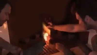 Kıvanç Tatlıtuğ ile Başak Dizer'in şömine romantizmi