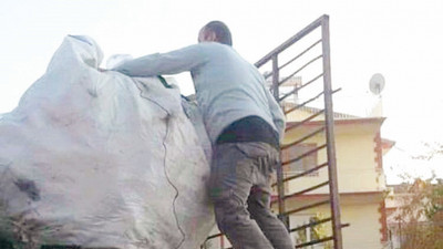Nusaybin gazisi 8 aydır gazilik maaşı bağlanmadığı için atık topluyor