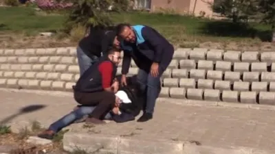 Polis temizlikçi kılığına girip yakaladı