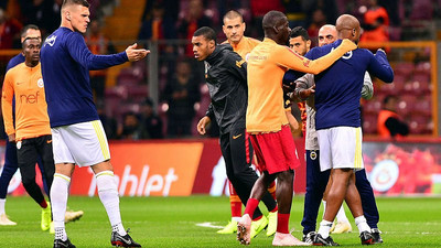 Derbi öncesi Donk'la Ayew tartıştı